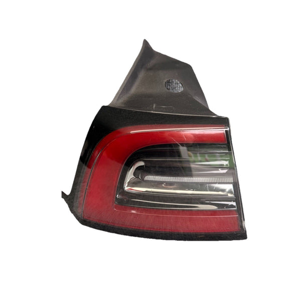 17-24 Tesla Model 3 Y Rear Left Hand Tail Light 4 Pin 1502086-00-D /scratches