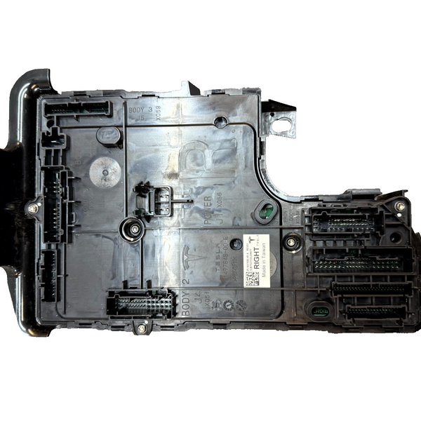 20-24 TESLA MODEL Y RIGHT LOW VOLTAGE CONTROLLER MODULE OEM, 1657650-40-A