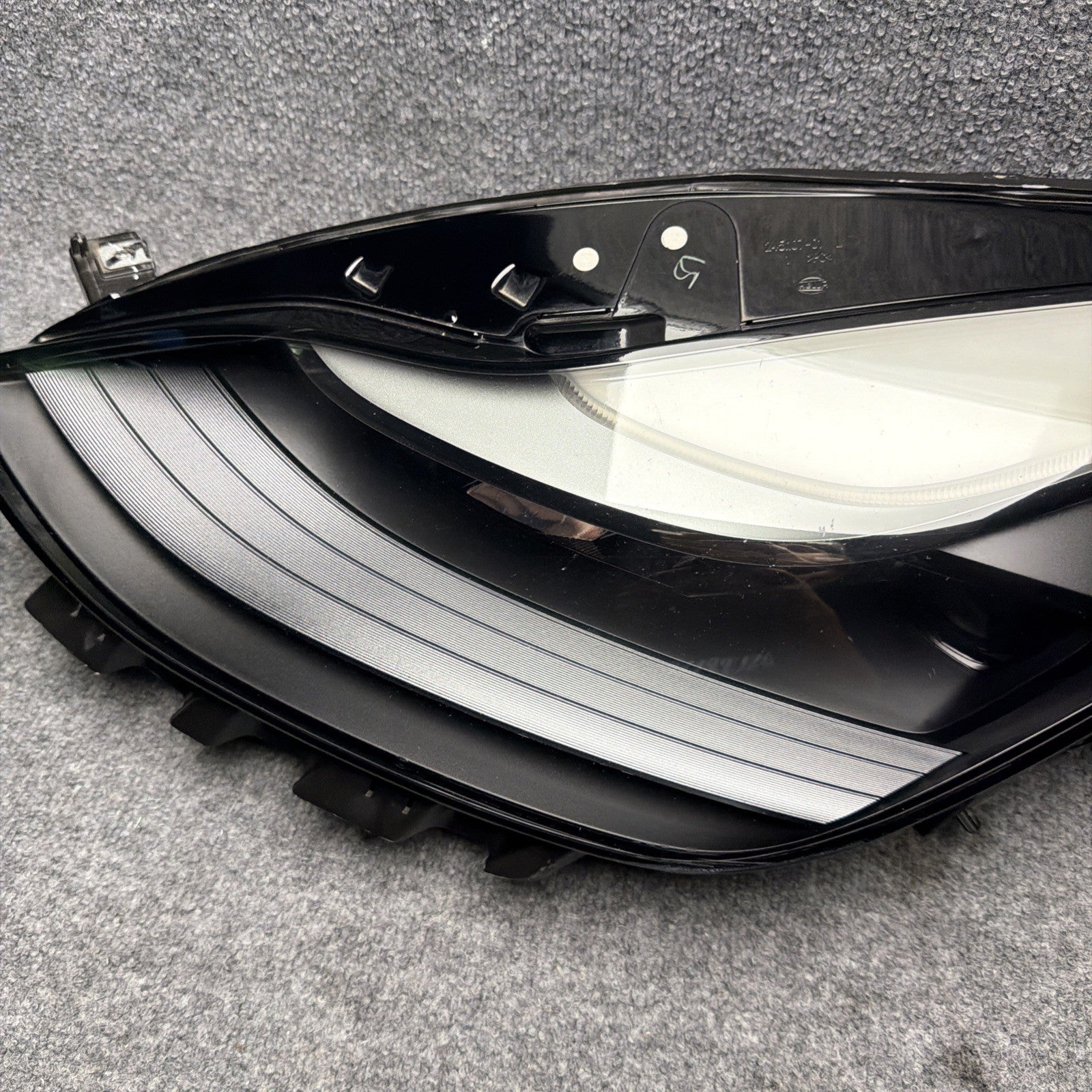 2021-2023 TESLA MODEL 3 MODEL Y HEADLIGHT MATRIX DRIVER SIDE 1514952-00-C OEM