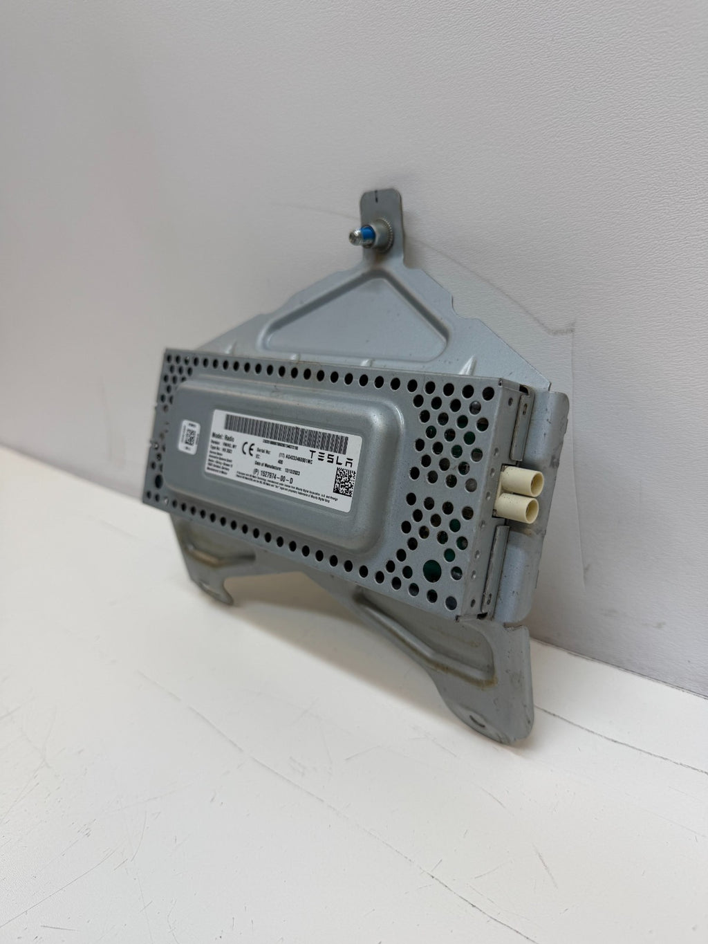 2020-2023 TESLA MODEL Y RADIO RECEIVER MODULE 1527974-00-D