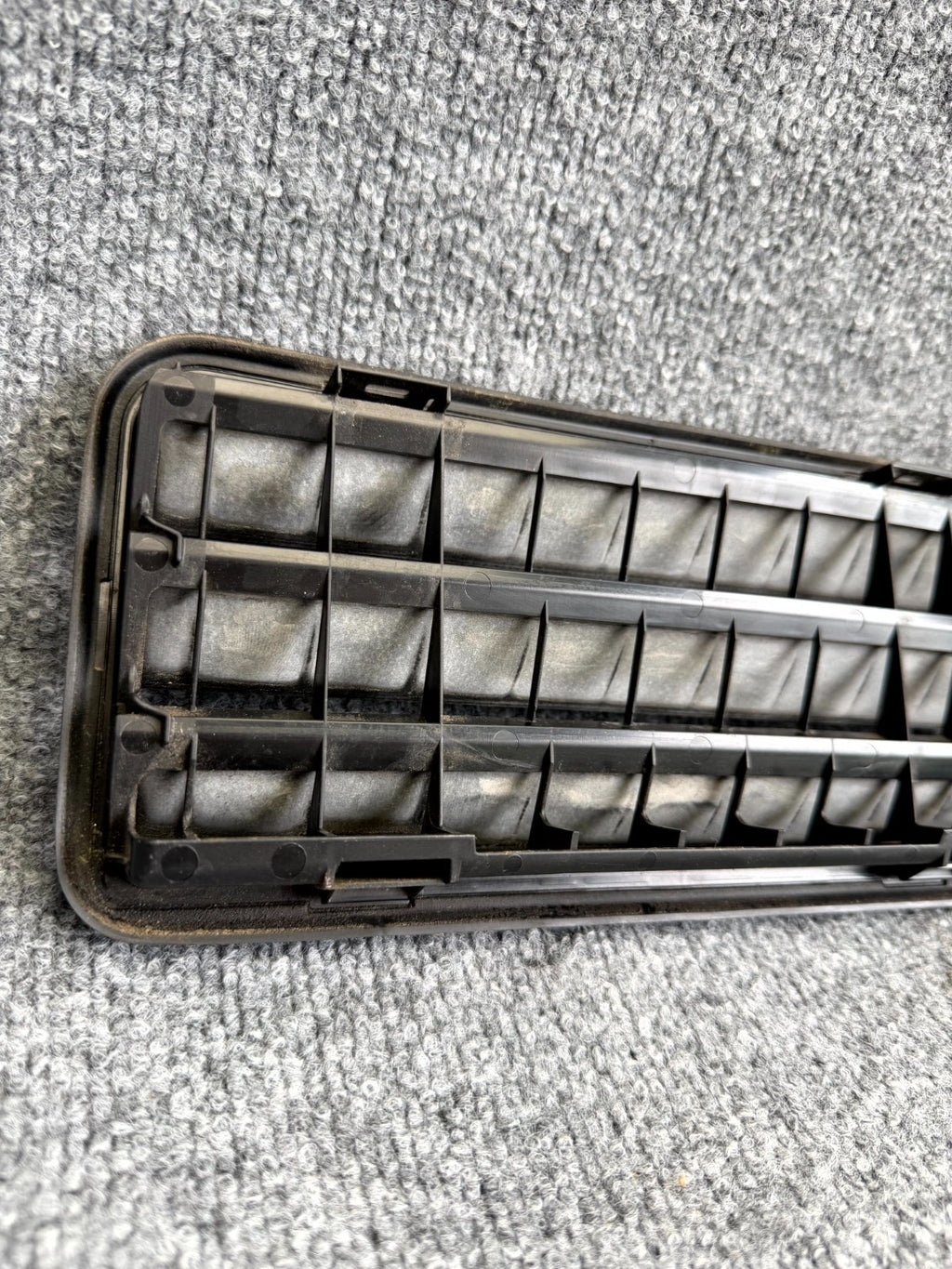 2017 - 2023 TESLA MODEL 3 AIR EXTRACTOR CABIN VENT GRILLE OEM, 1098751-00-C