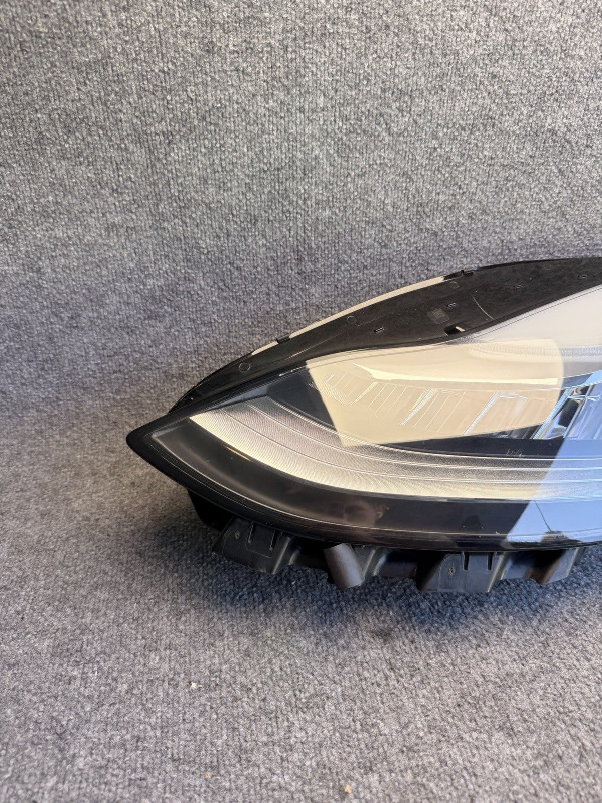 OEM 17-22 Tesla Model Y-3 Reflector LED Headlight LH Front Left 1077371-00-L
