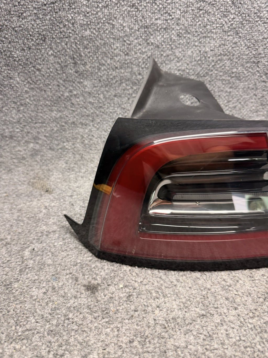 2020 - 2024 TESLA MODEL Y REAR LEFT DRIVER OUTER TAIL LIGHT OEM 1502086-00-D