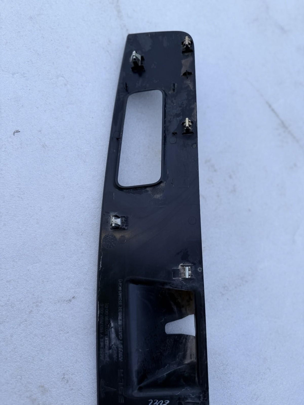 ♦️16-20 TESLA MODEL X REAR LIFTGATE LOWER COVER W/CONTROL SWITCH OEM, 103789700E