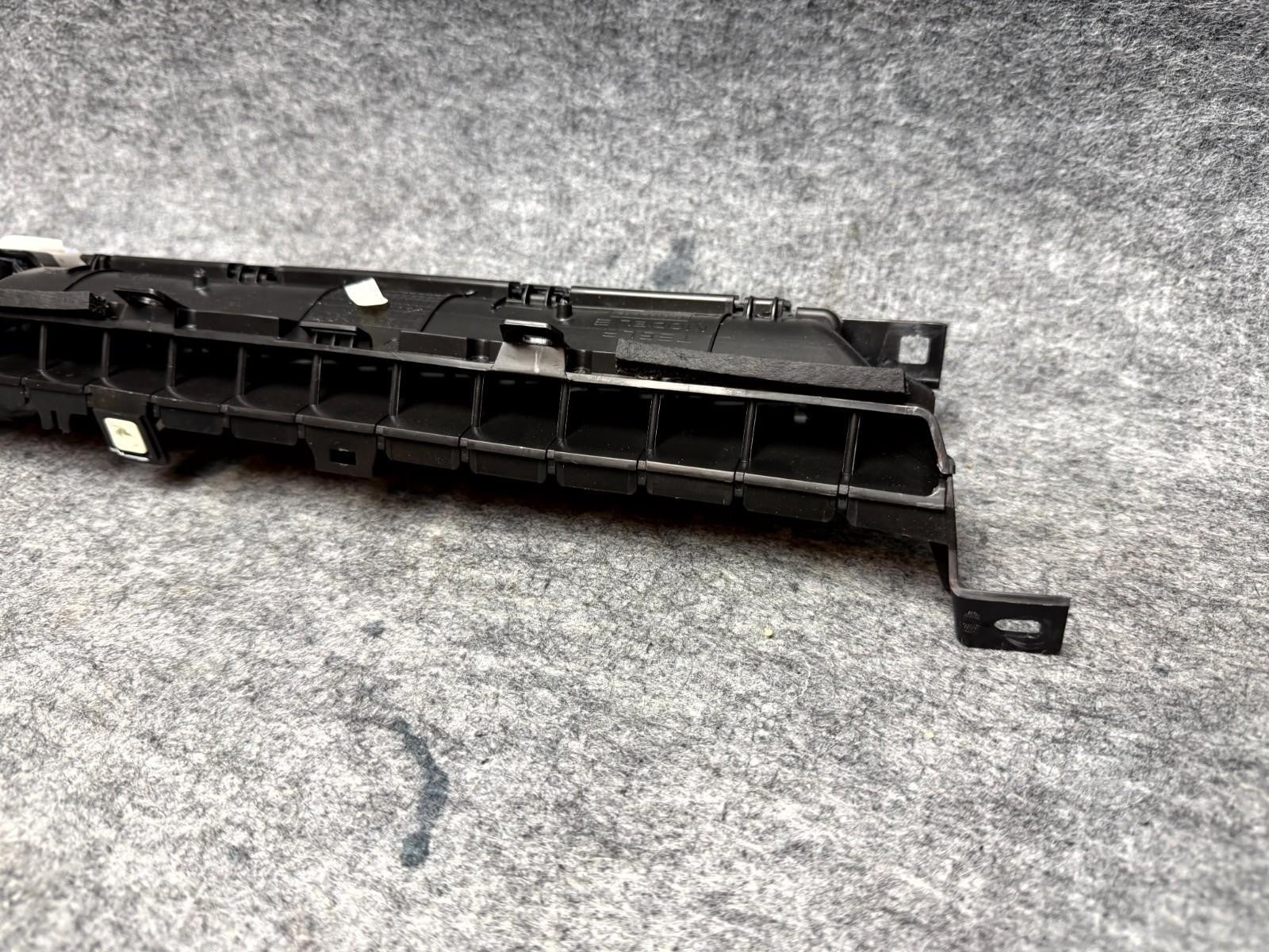 ♦️17-23 TESLA MODEL 3 DASH RIGHT SIDE HEATER AC AIR VENT DUCT OEM, 1083325-00-G
