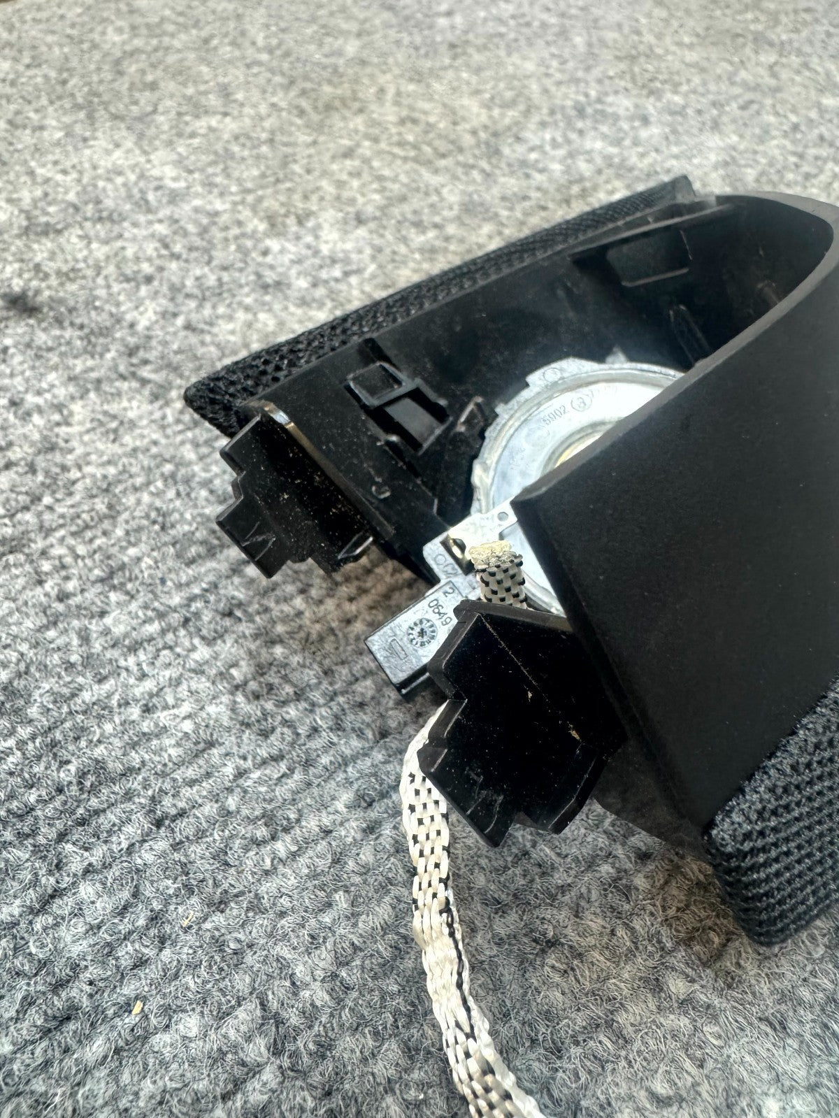 2020 - 2024 TESLA MODEL Y FRONT DOOR CORNER TWEETER SPEAKER OEM, 1079741-00-A