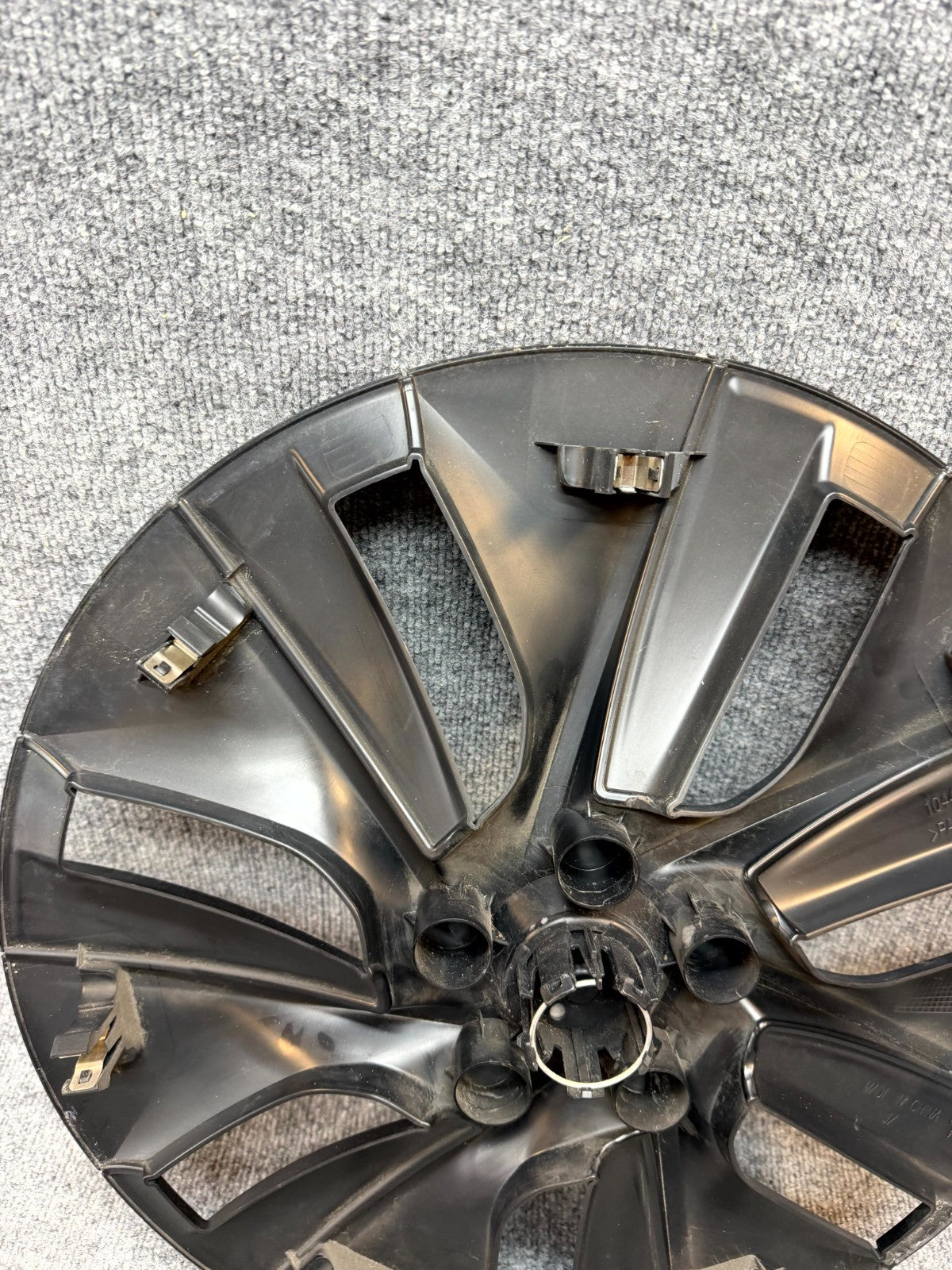 2020 - 2024 TESLA MODEL Y GEMINI WHEEL RIM HUBCAP COVER OEM, 1044235-00-C