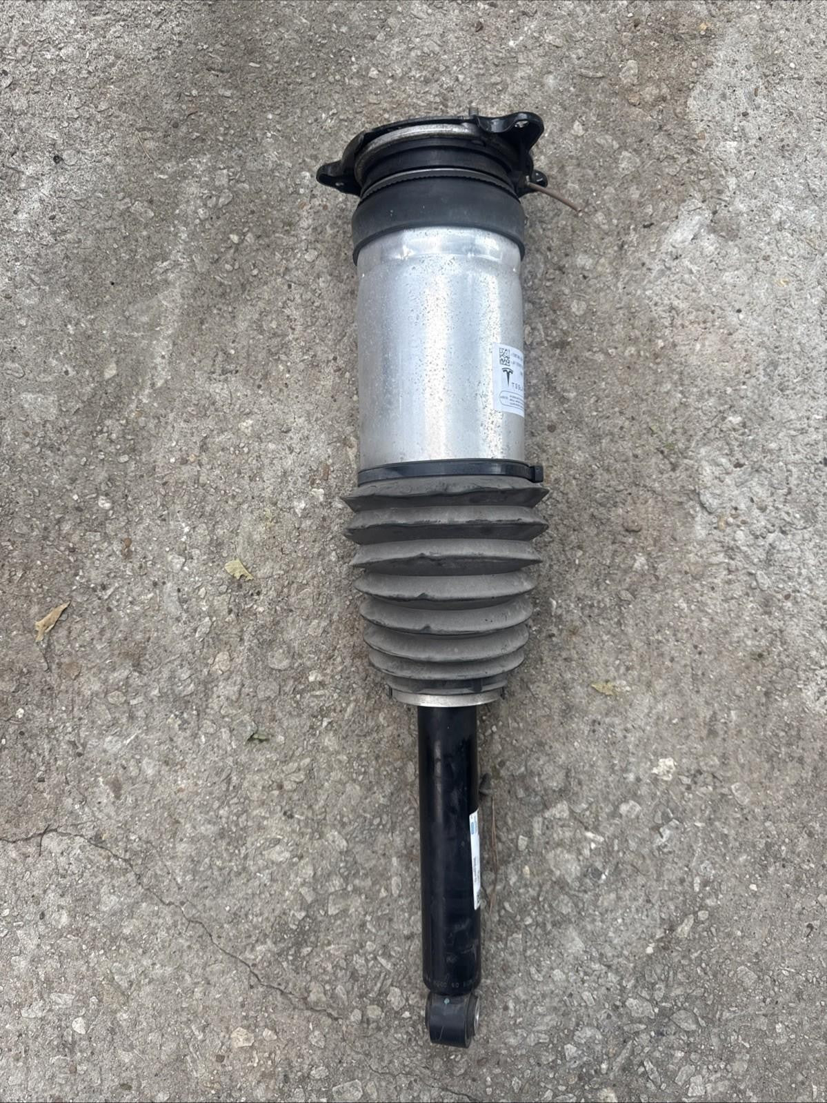 ♦️16-20 TESLA MODEL S REAR RIGHT & LEFT SHOCK STRUT ABSORBER OEM, 1067461-00-C