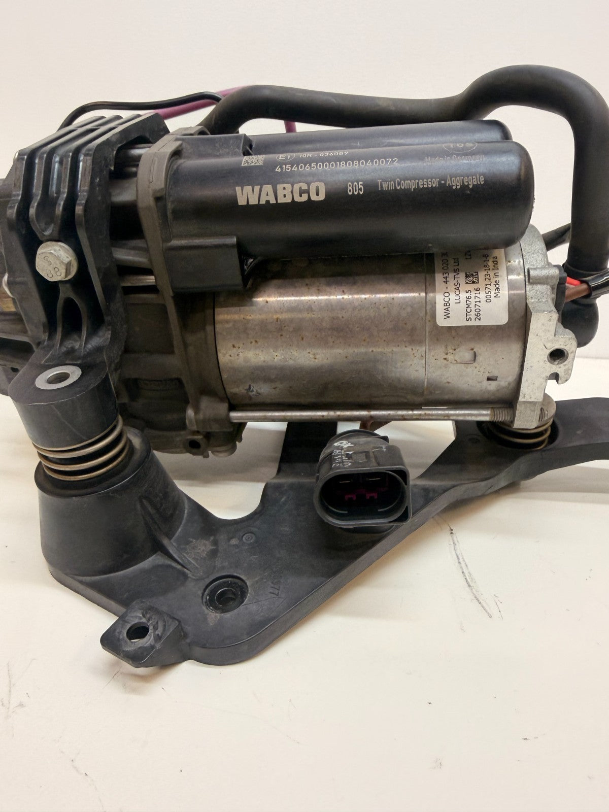 12-15 Tesla Model S Air Suspension Compressor Pump W/ Bracket Asembly 4430203031