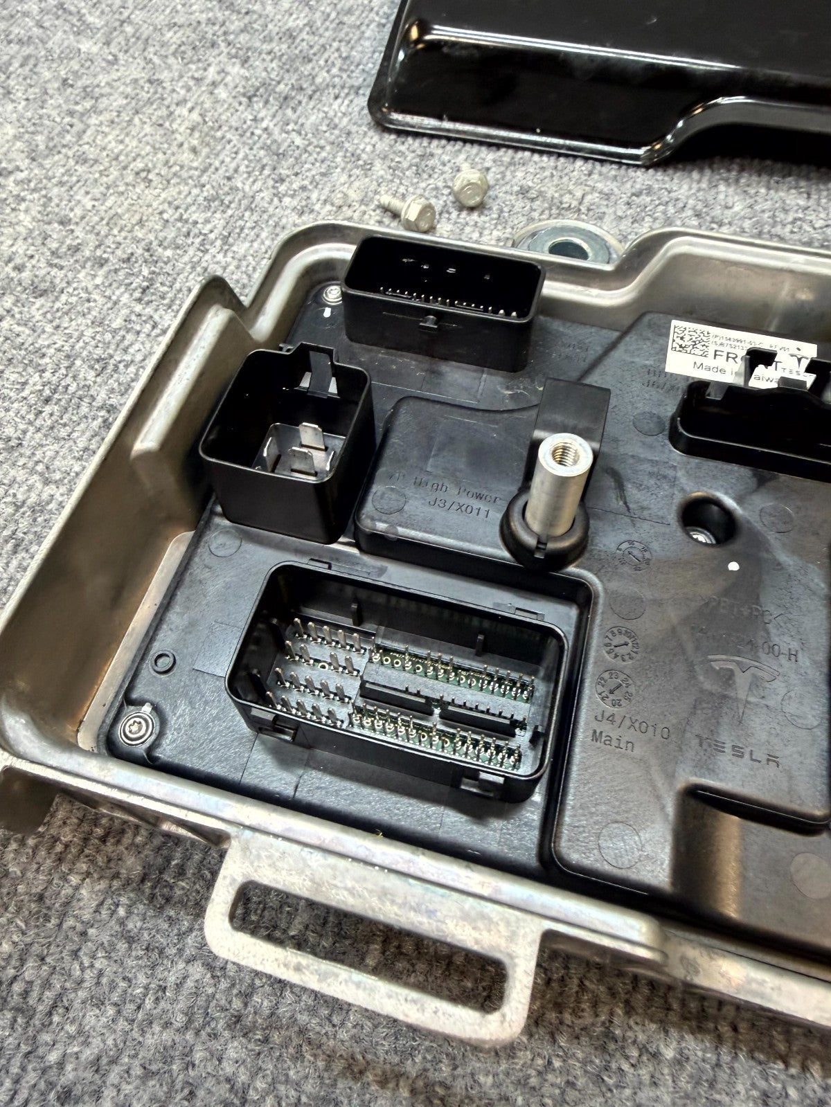 2020 - 2024 TESLA MODEL Y FRONT BODY CONTROL MODULE UNIT OEM, 1497327-00-B