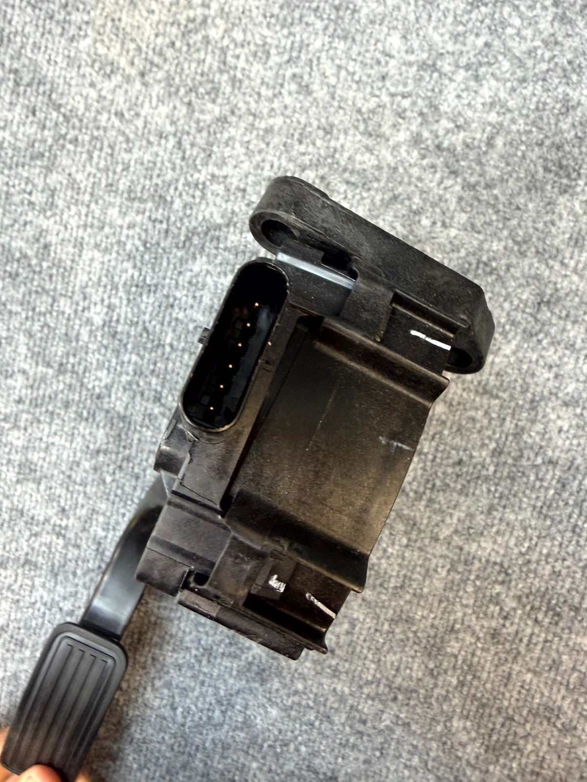 2020 - 2024 TESLA MODEL Y GAS PEDAL ACCELERATOR THROTTLE SENSOR OEM 1188695-00-A