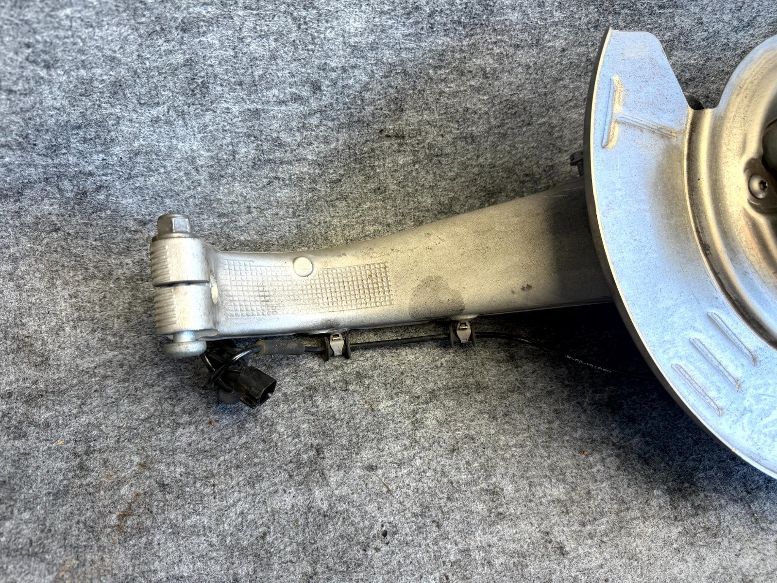 ♦️17-23 TESLA MODEL 3 FRONT LEFT SPINDLE KNUCKLE HUB & SHIELD OEM, 1044311-00-E
