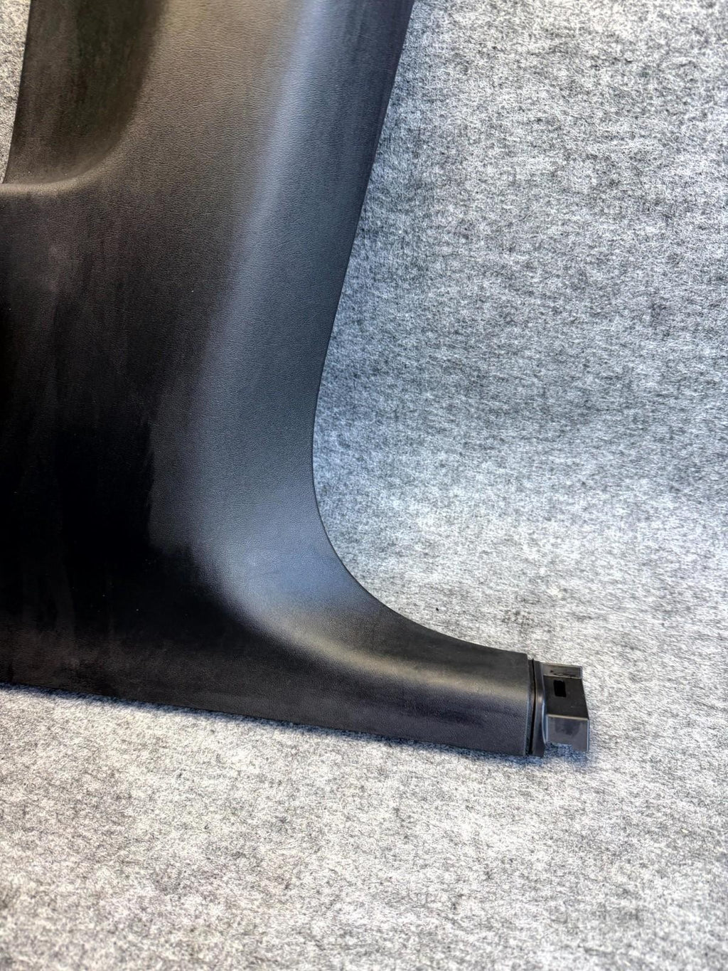 ♦️2017-2023 TESLA MODEL 3 RIGHT LOWER B-PILLAR TRIM COVER PANEL OEM 1086299-80-H