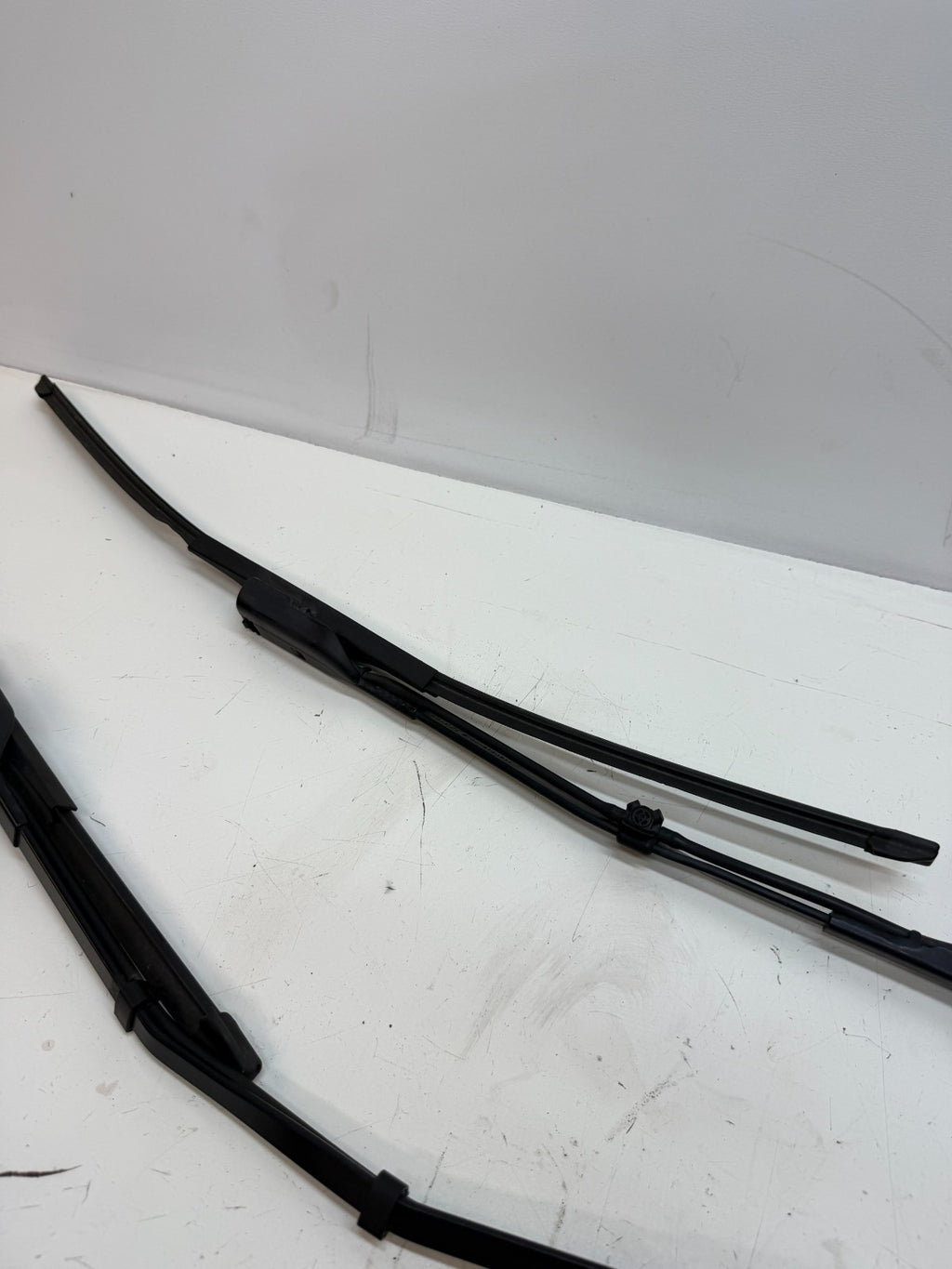 20-24 TESLA MODEL Y FRONT WINDSHIELD LEFT RIGHT WIPER ARM W/ BLADE SET 97036203