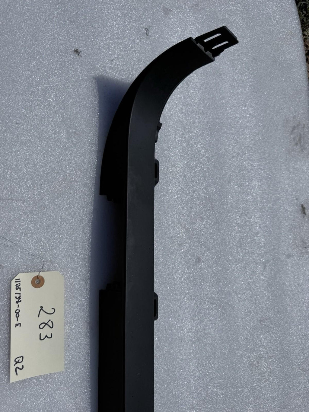 ♦️2016-2020 TESLA MODEL X REAR LEFT SIDE DOOR LATCH LOWER TRIM OEM, 1105138-00-E