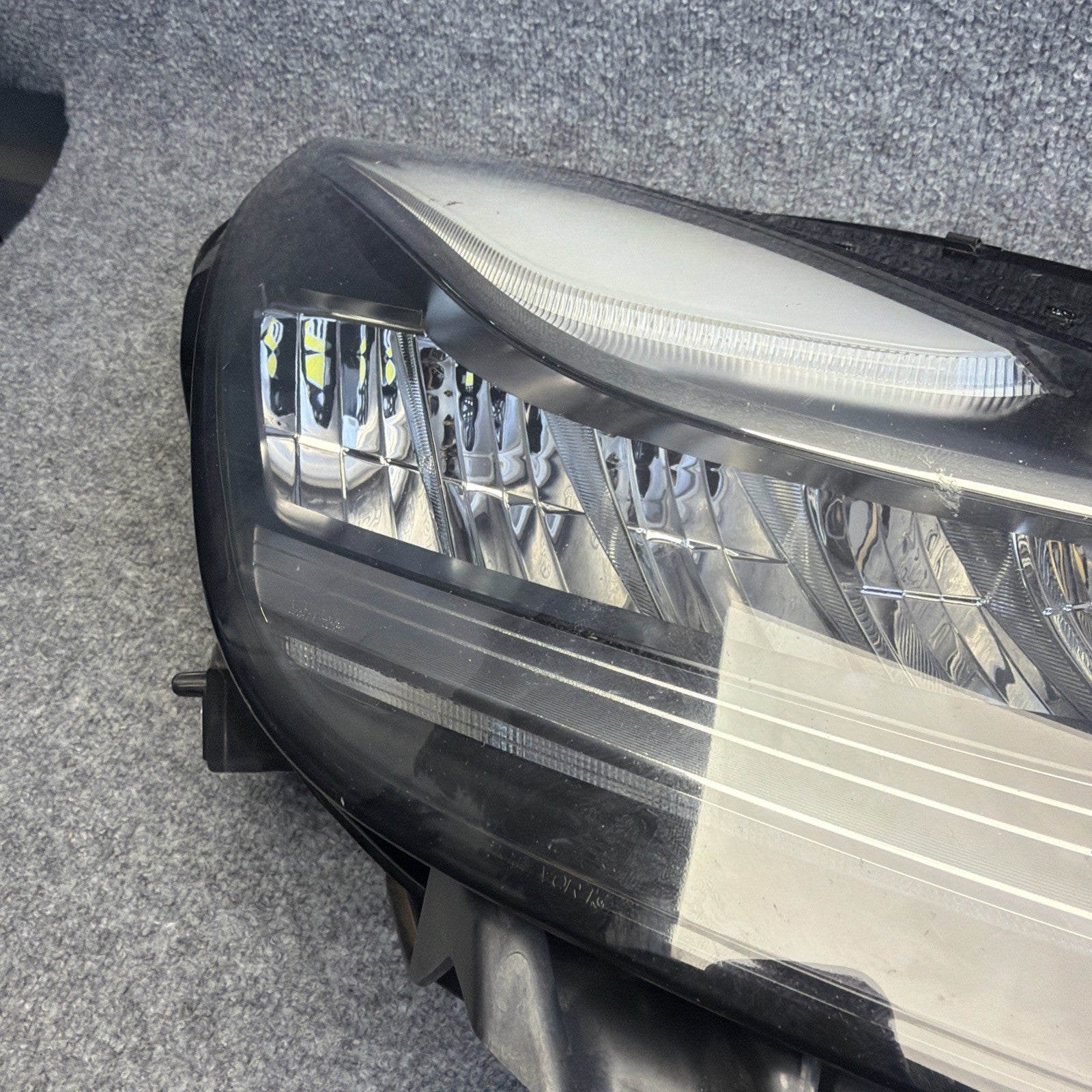 2017-2020 TESLA MODEL 3 HEADLIGHT RIGHT PASSENGER  1077372-00-L LED OEM