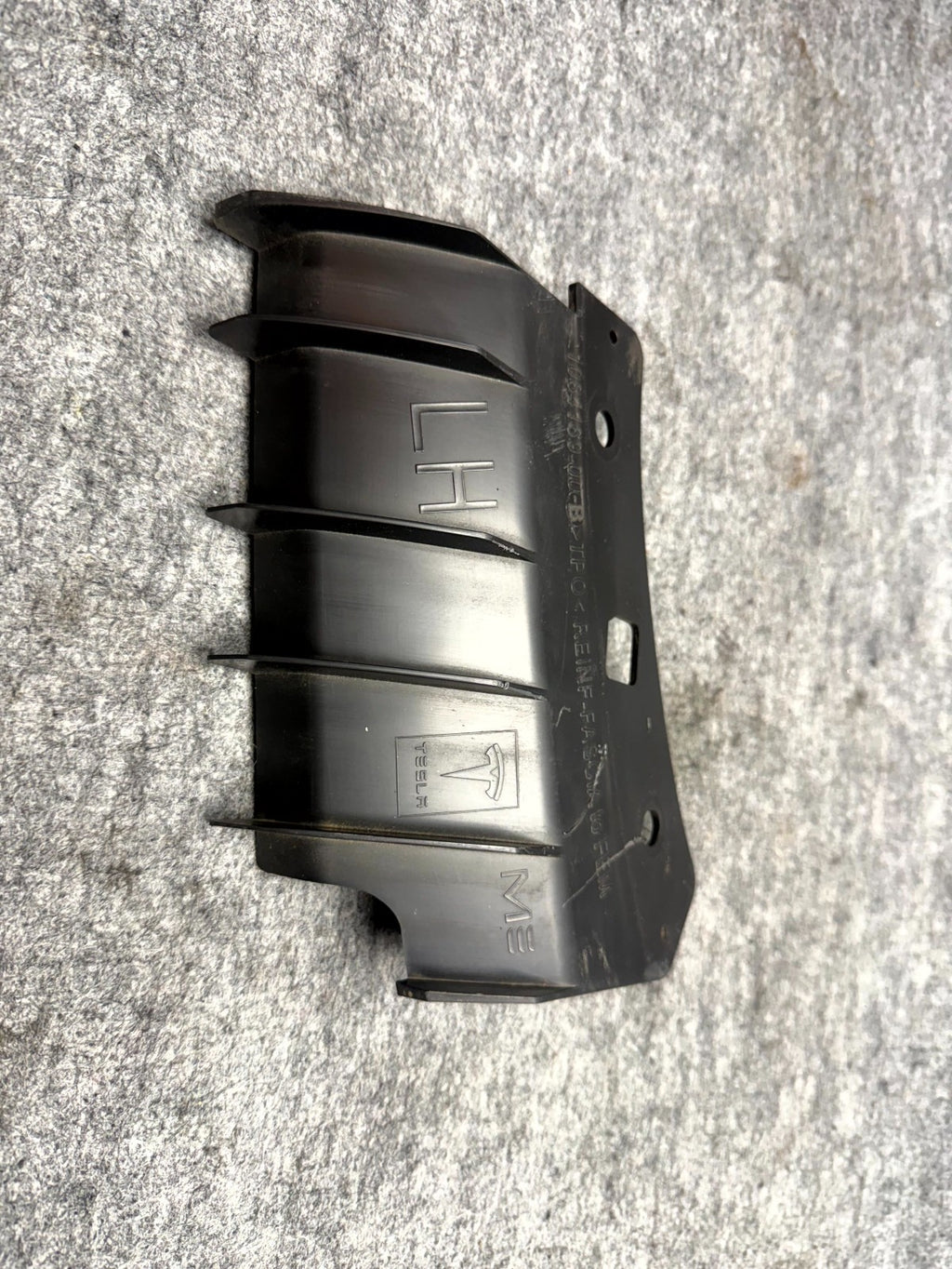 ♦️17-23 TESLA MODEL 3 FRONT LEFT UPPER BUMPER SUPPORT BRACKET OEM, 1084169-00-B