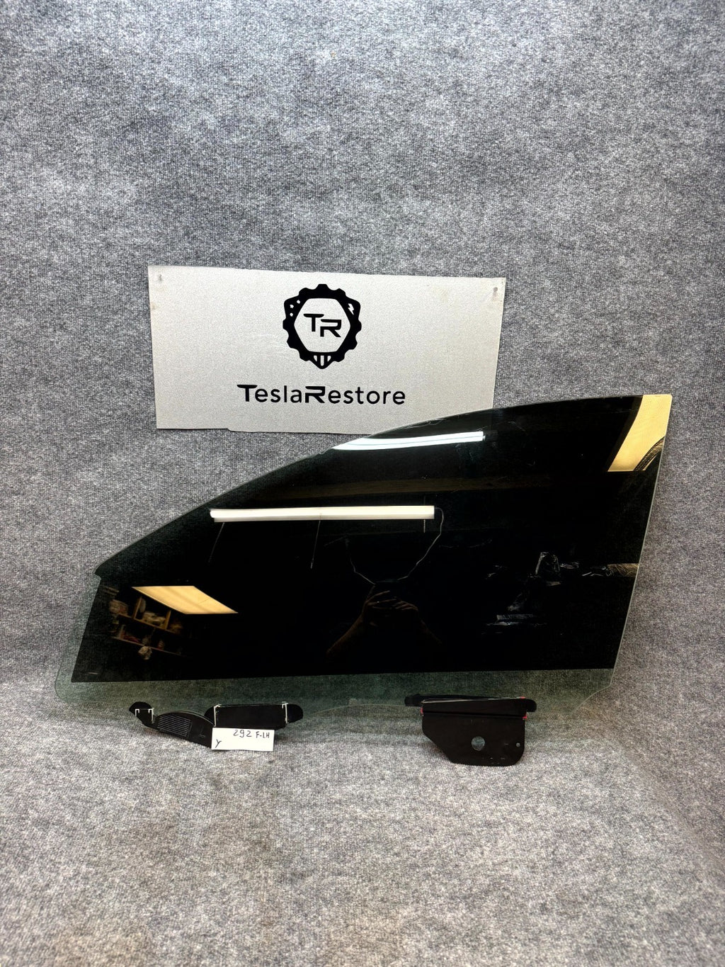 2020-2024 TESLA MODEL Y FRONT LEFT DRIVER SIDE DOOR WINDOW GLASS OEM, 43R-014955