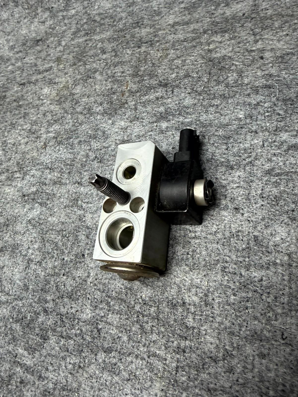 ♦️2017-2023 TESLA MODEL 3 HVAC AC HEATER CORE TUBE PIPE VALVE OEM, 1101878-00-A