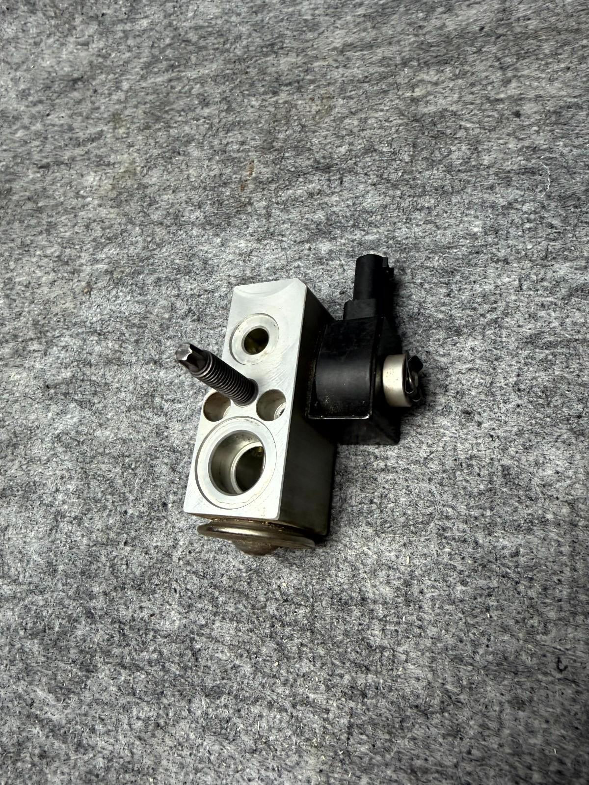 ♦️2017-2023 TESLA MODEL 3 HVAC AC HEATER CORE TUBE PIPE VALVE OEM, 1101878-00-A