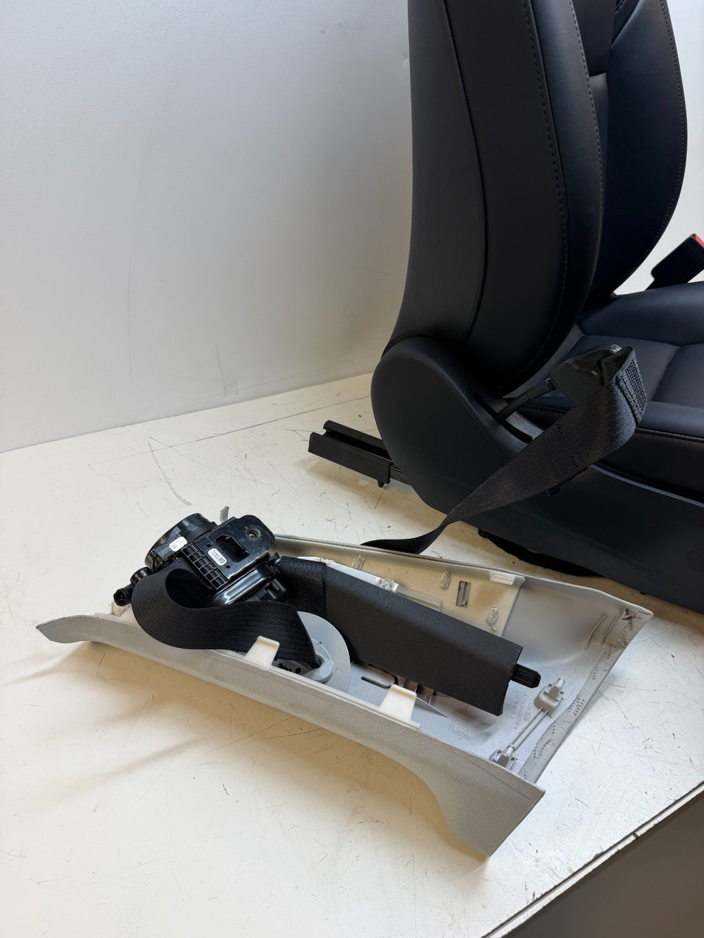 2017-2023 Tesla Model Y Front RH Passenger Seat Complete Black 1494607-00-C