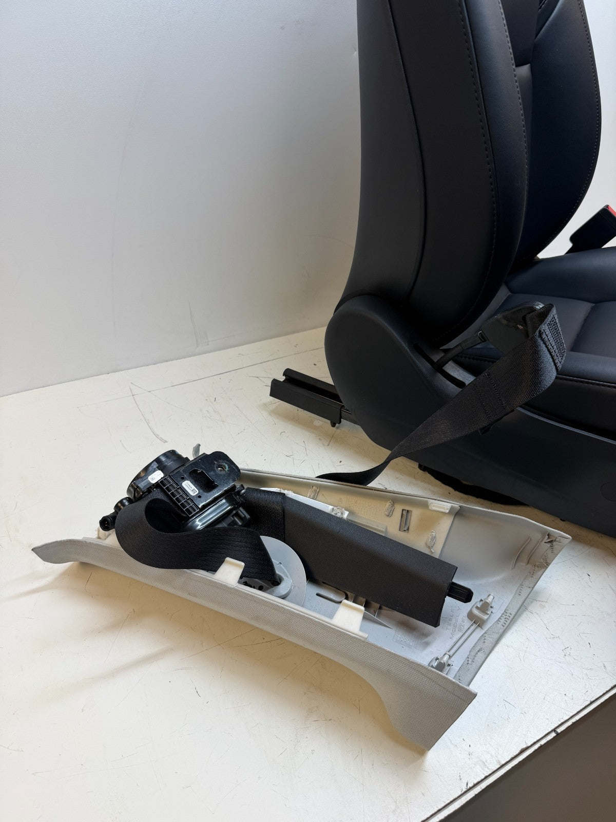 2017-2023 Tesla Model Y Front RH Passenger Seat Complete Black 1494607-00-C