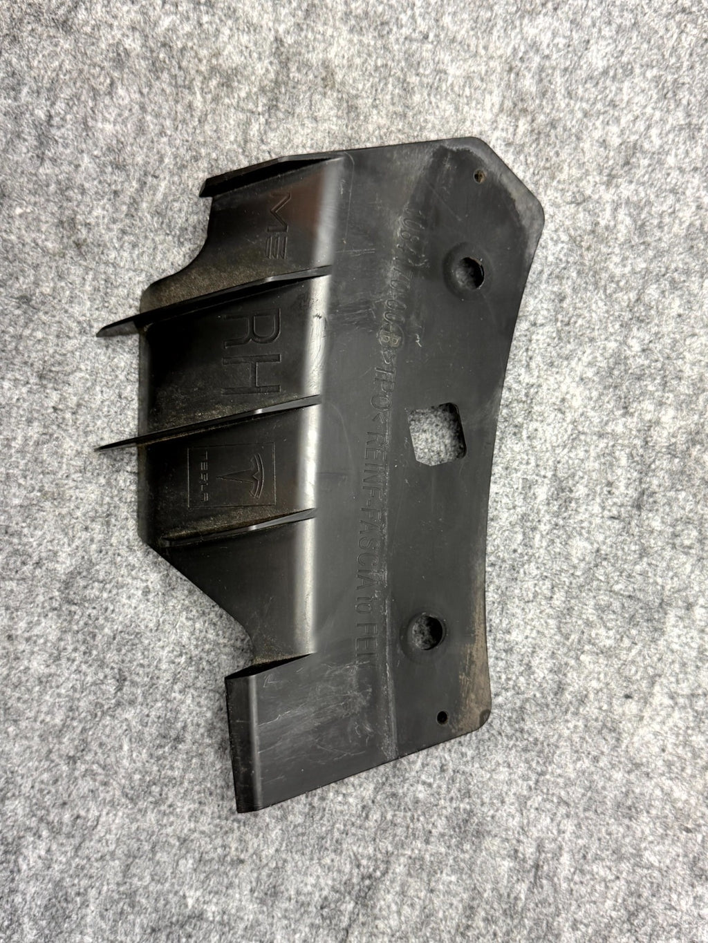 ♦️17-23 TESLA MODEL 3 FRONT RIGHT UPPER BUMPER SUPPORT BRACKET OEM, 1084170-00-B