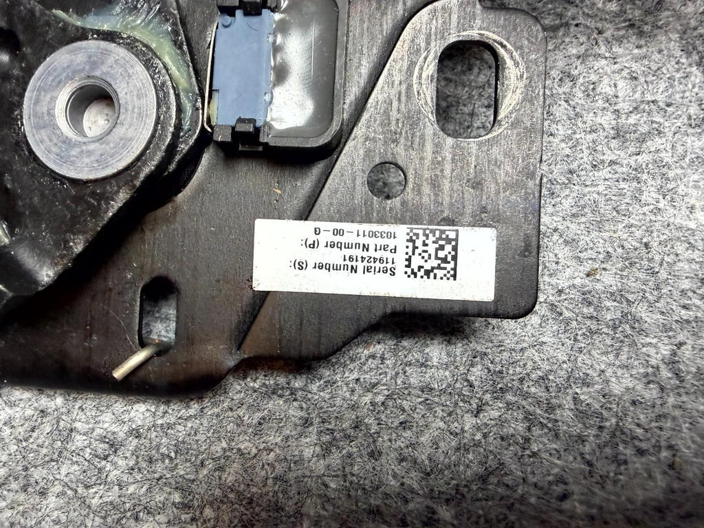 ♦️17-23 TESLA MODEL 3 HOOD LATCH LOCK ACTUATOR MECHANISM OEM, 1033011-00-G