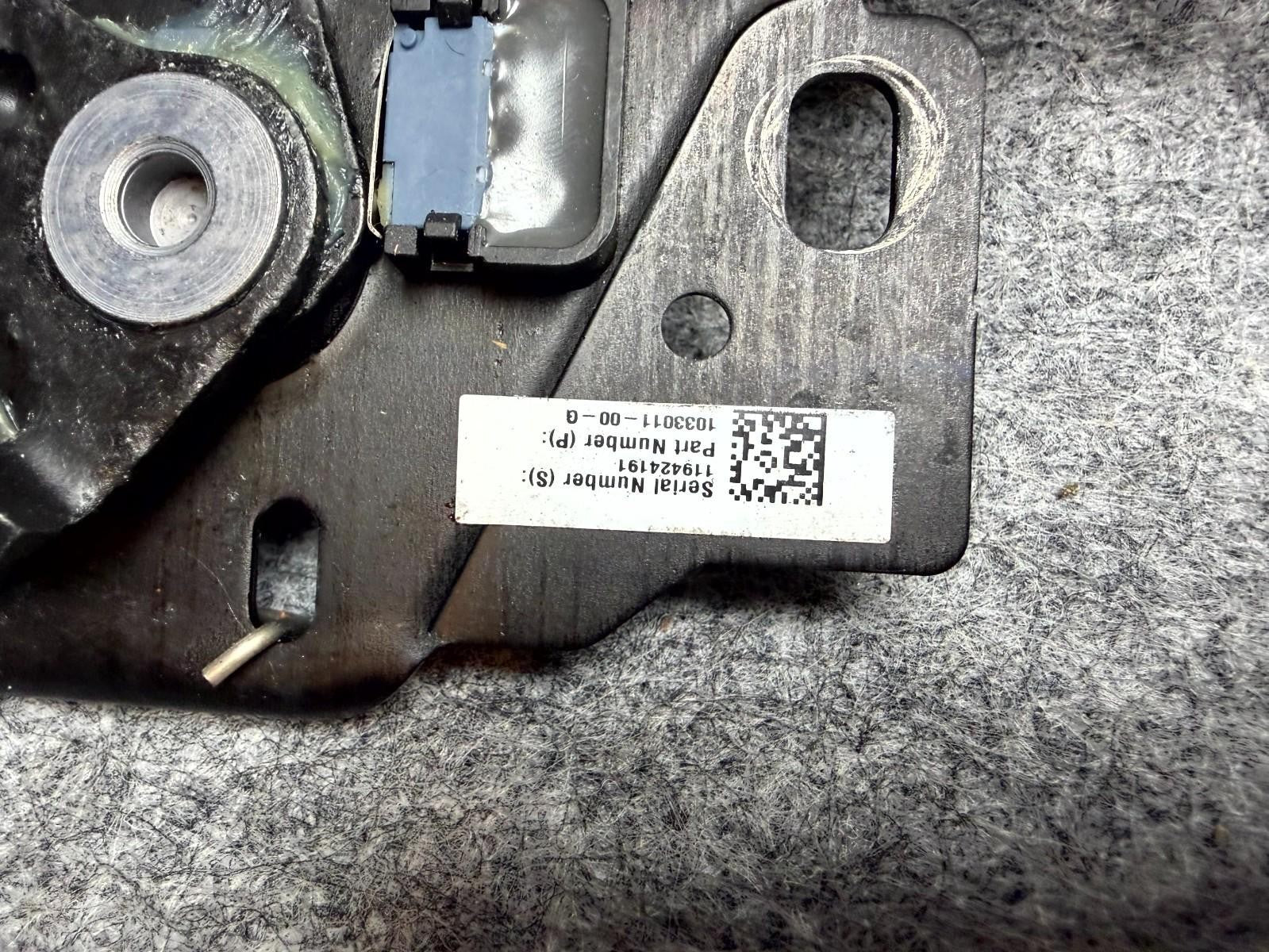 ♦️17-23 TESLA MODEL 3 HOOD LATCH LOCK ACTUATOR MECHANISM OEM, 1033011-00-G