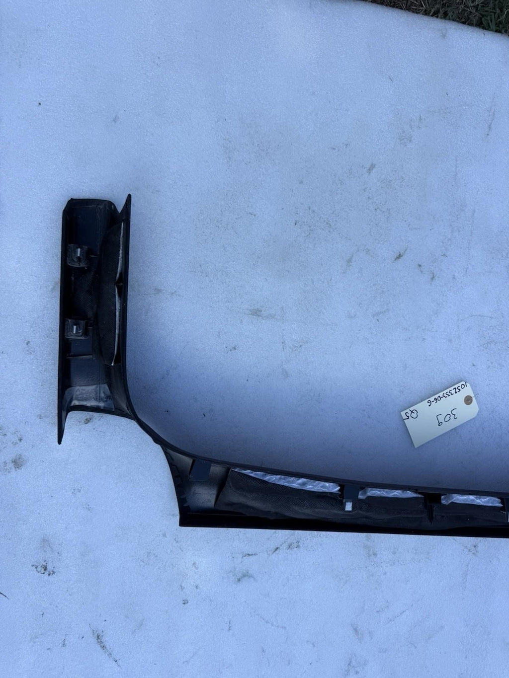 ♦️16-20 TESLA MODEL X REAR LEFT FALCON DOOR LOWER GARNISH TRIM OEM, 1052333-06-G