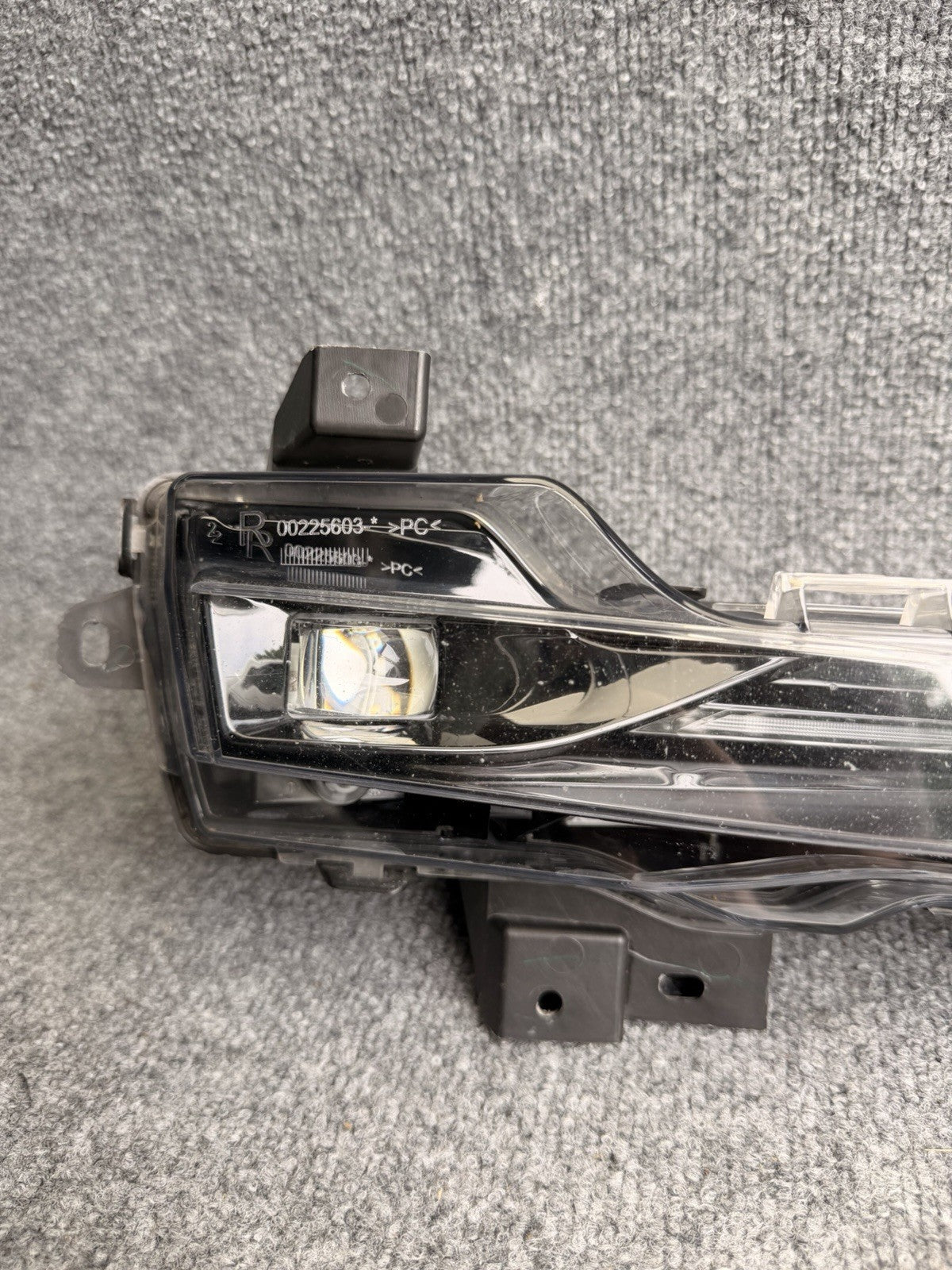 2020-2025 TESLA MODEL 3-Y FOG LIGHT RIGHT 3 PIN 1507931-00-C OEM