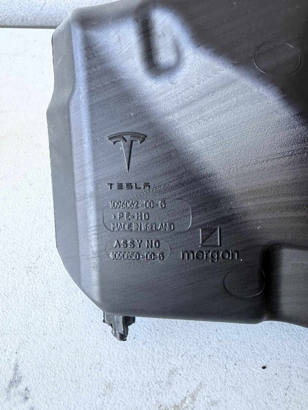 ♦️17 - 23 TESLA MODEL 3 WINDSHIELD WIPER WASHER RESERVOIR TANK OEM, 1090850-00-G