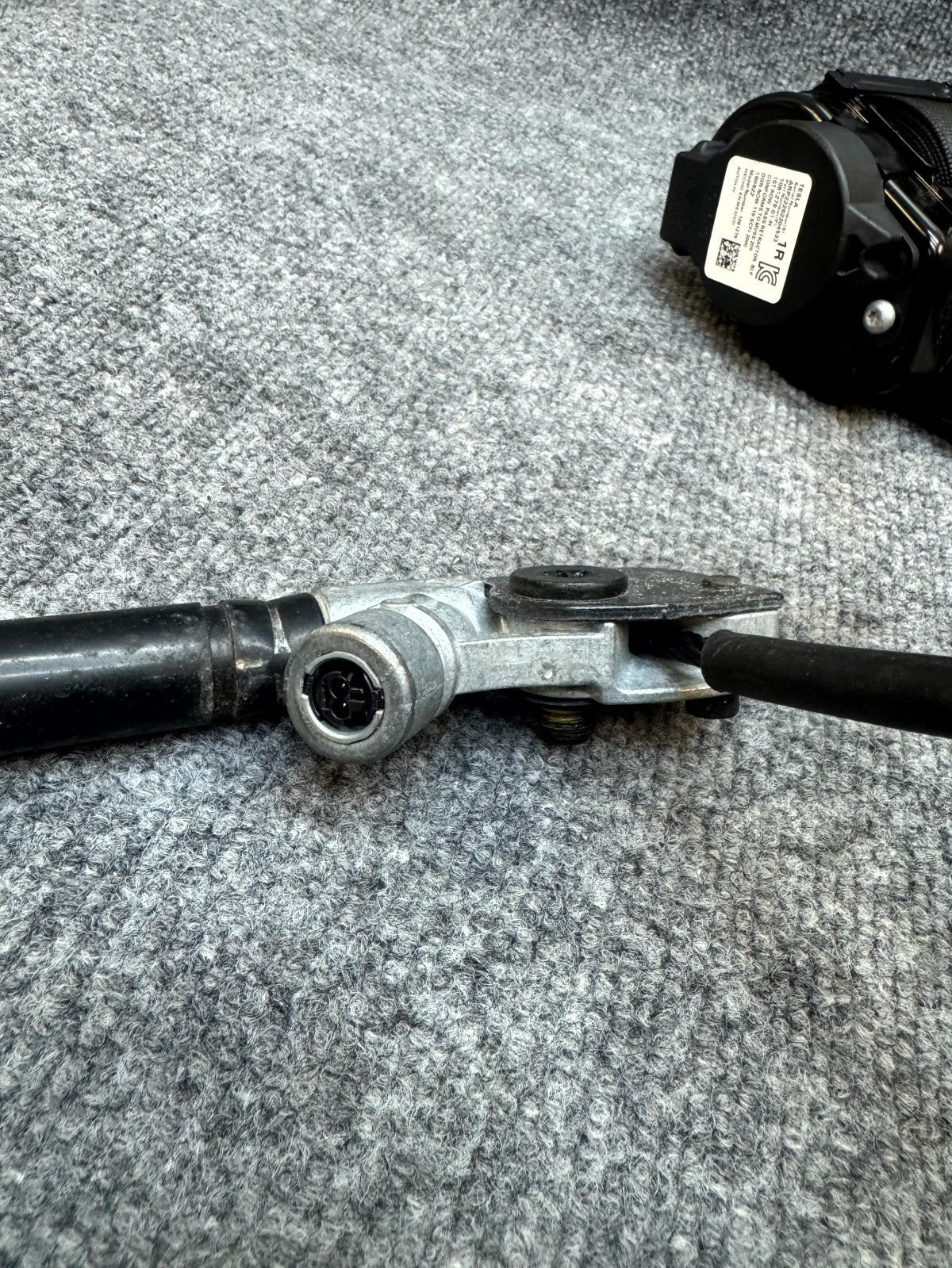 2017 - 2023 TESLA MODEL 3 FRONT RIGHT PASSENGER SIDE SEAT BELT OEM, 1081279-01-H