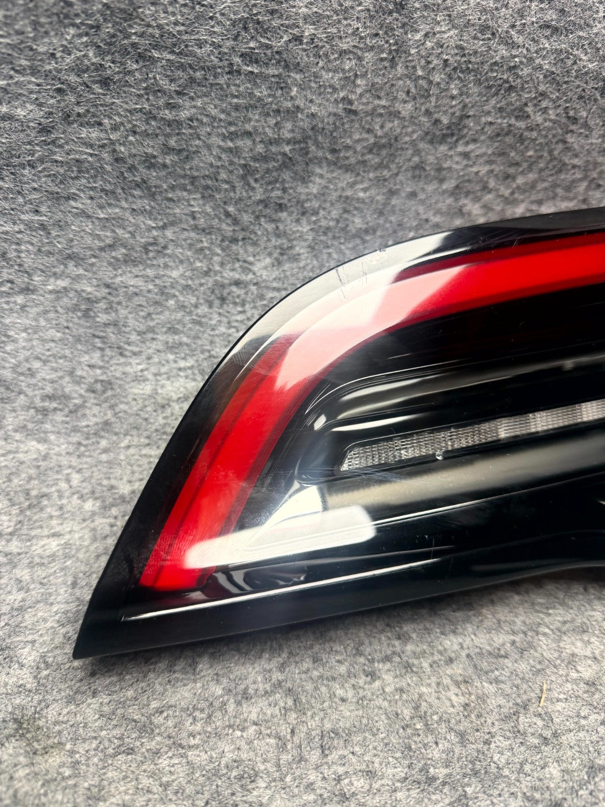 ♦️2017-2023 TESLA MODEL 3 REAR RIGHT SIDE INNER TAILLIGHT LAMP OEM, 1502089-00-B