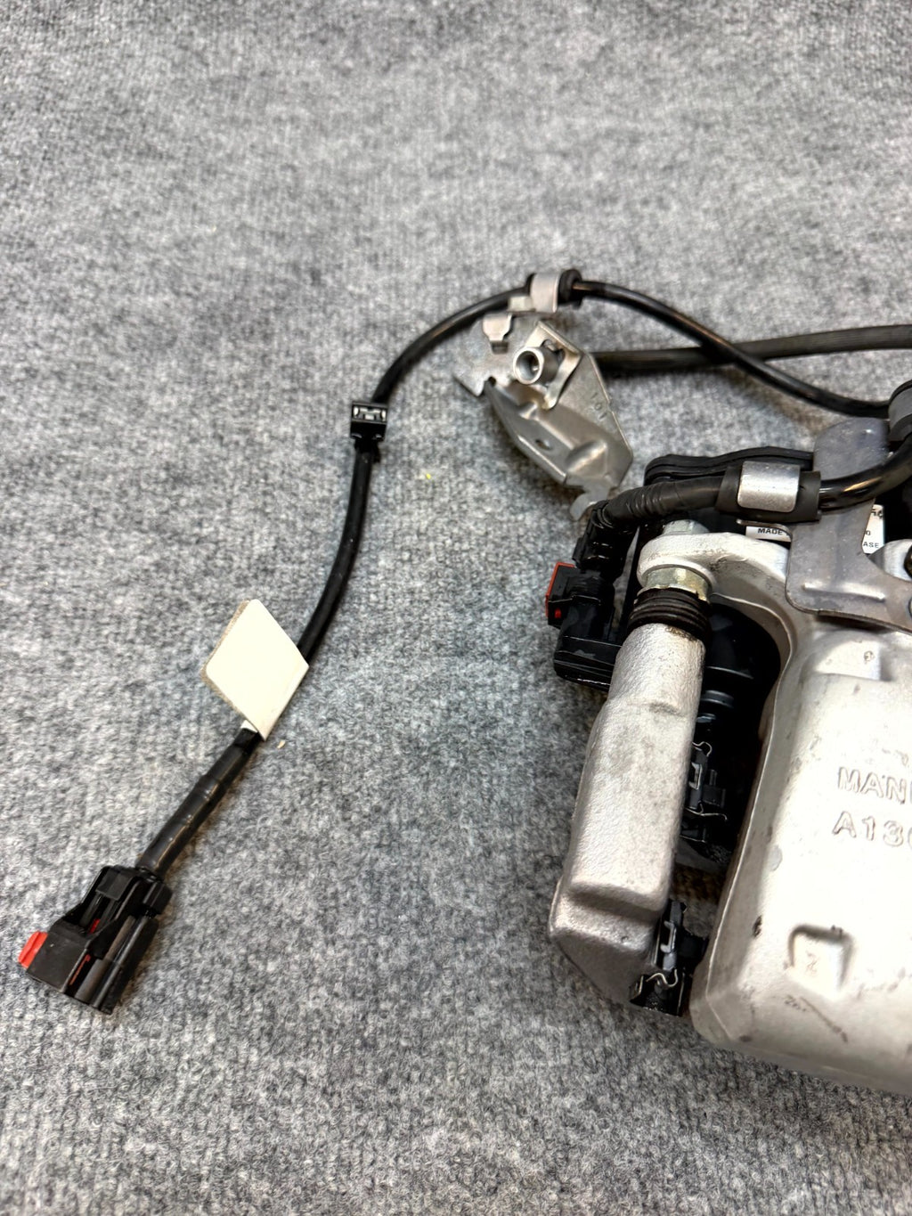 2020 - 2024 TESLA MODEL Y REAR BRAKE CALIPER WITH BREAK LINE OEM, 1044625-00-B