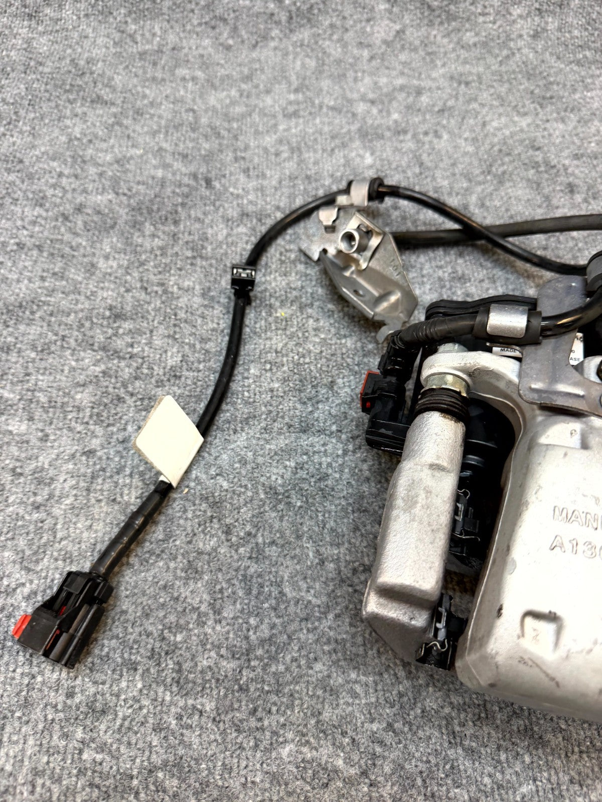 2020 - 2024 TESLA MODEL Y REAR BRAKE CALIPER WITH BREAK LINE OEM, 1044625-00-B