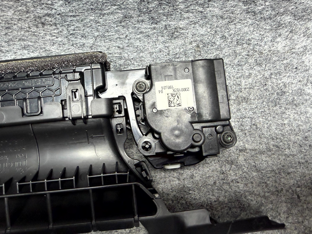 ♦️2017-2023 TESLA MODEL 3 RIGHT DASH HEATER LOWER AIR VENT GRILLE OEM, 108332500