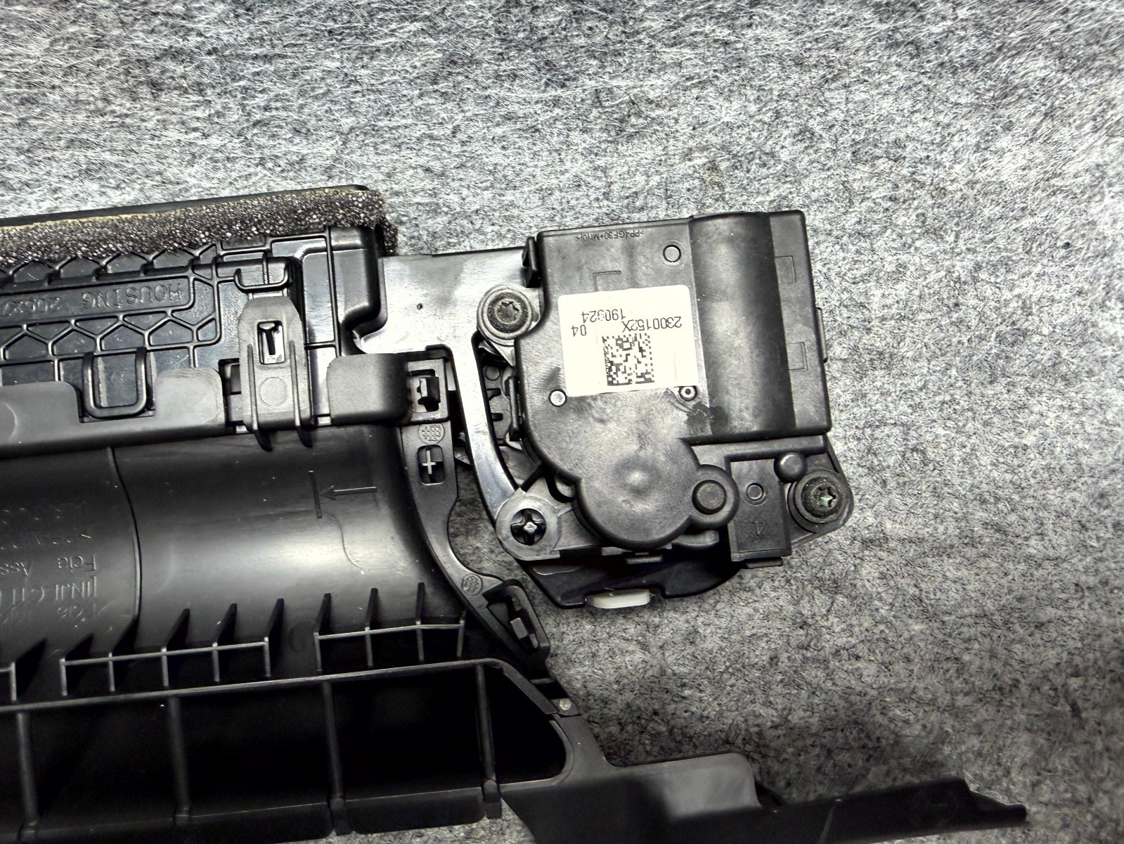 ♦️2017-2023 TESLA MODEL 3 RIGHT DASH HEATER LOWER AIR VENT GRILLE OEM, 108332500