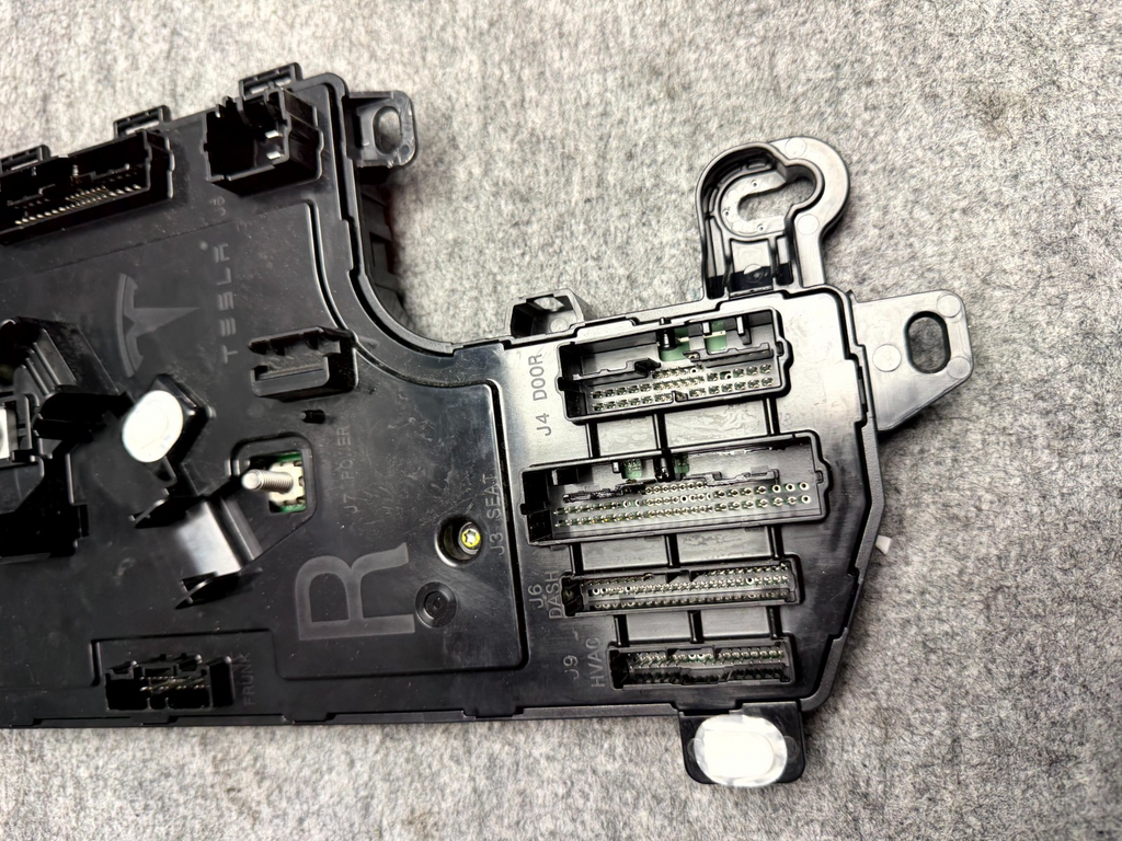 ♦️17-23 TESLA MODEL 3 RIGHT LOW VOLTAGE CONTROLLER MODULE UNIT OEM, 1100340-00-H