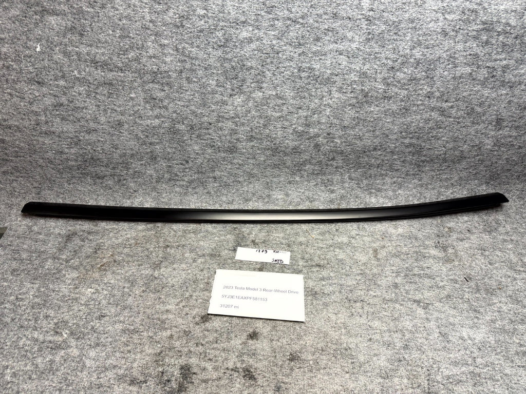 ♦️17-23 TESLA MODEL 3 REAR RIGHT DOOR WINDOW OUTER BELT MOLDING OEM, 108074600F