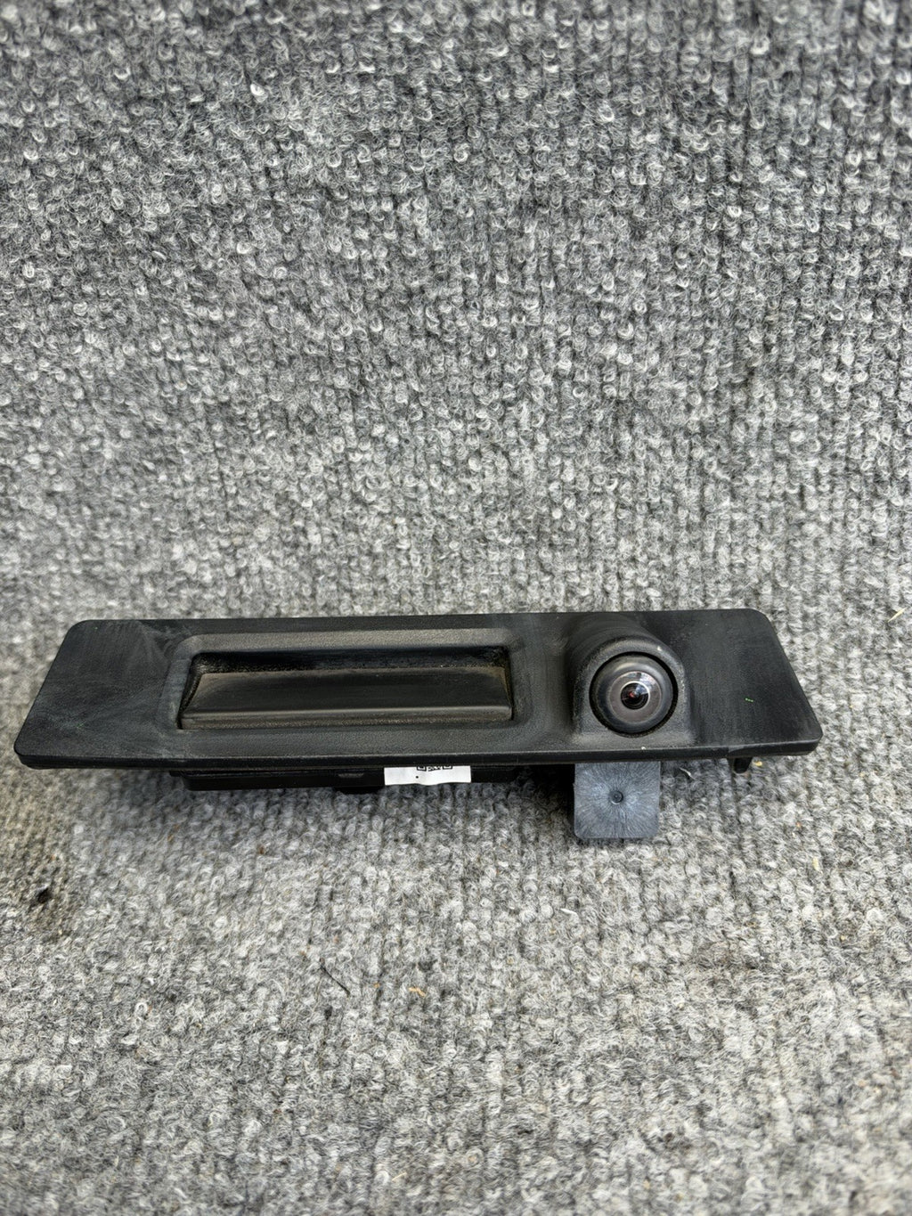 2020 - 2024 TESLA MODEL Y REAR LIFTGATE RELEASE HANDLE W/ CAMERA OEM 109594900E