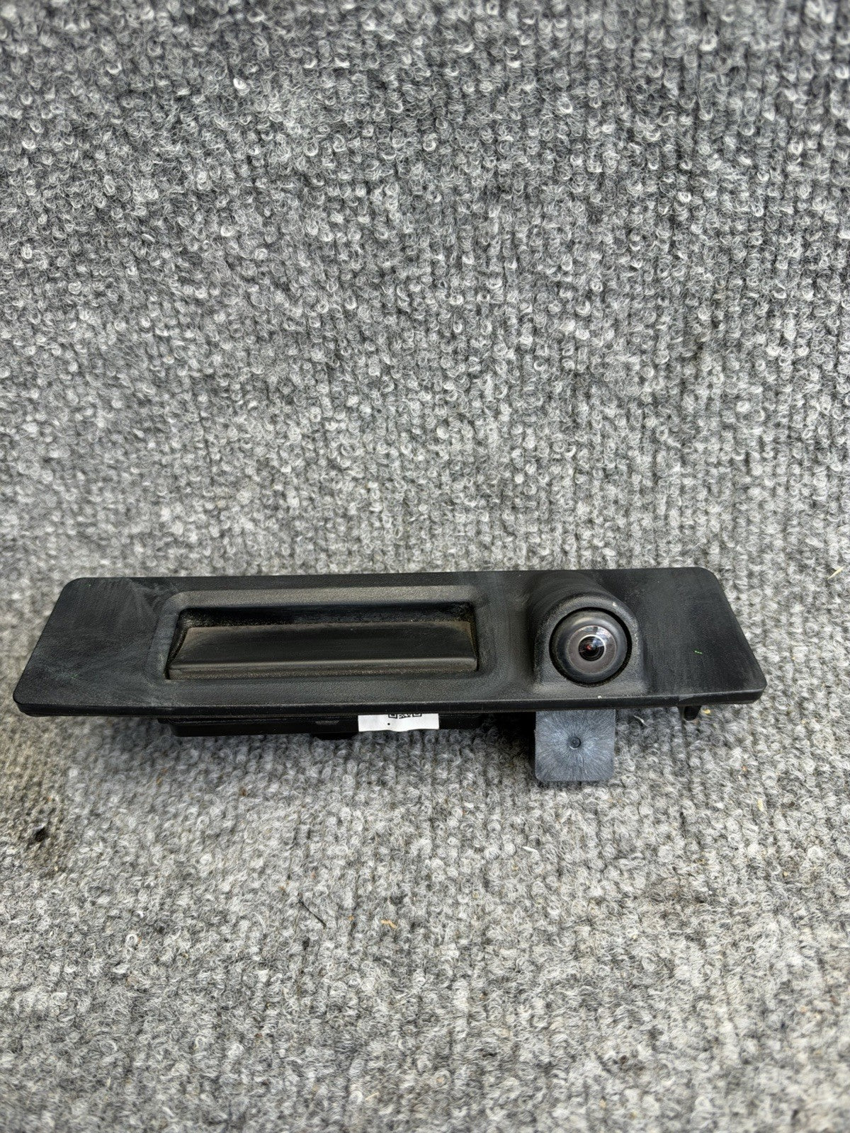 2020 - 2024 TESLA MODEL Y REAR LIFTGATE RELEASE HANDLE W/ CAMERA OEM 109594900E