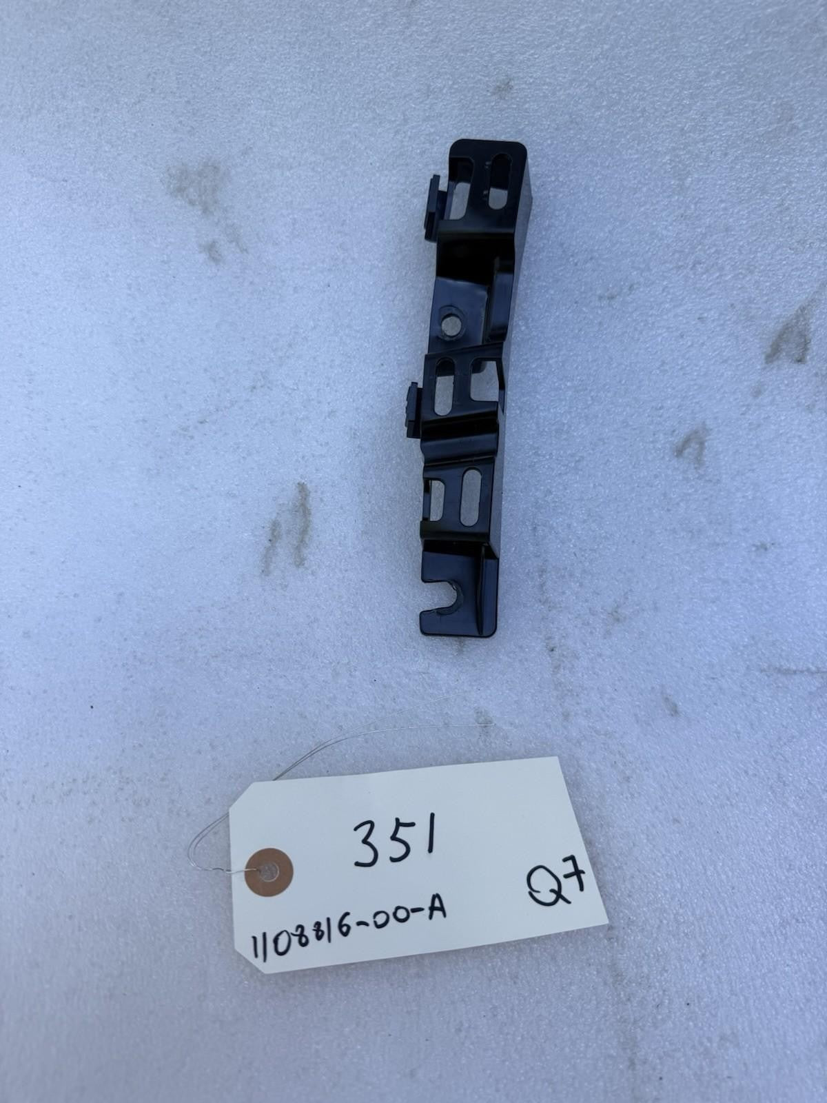 ♦️16 -23 TESLA MODEL X LEFT SIDE B PILLAR MIDDLE SUPPORT BRACKET OEM, 1108816-00