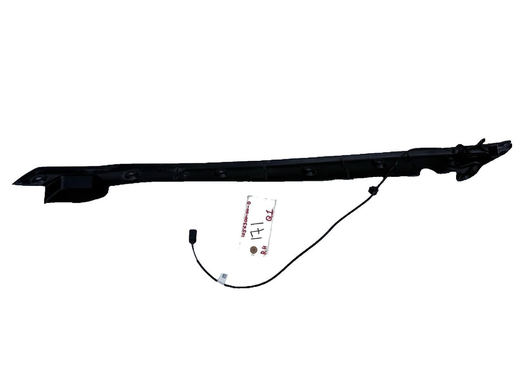 ♦️16-20 Tesla Model X Rear Right Liftgate Pinch Sensor Cover OEM, 1056300-00-D