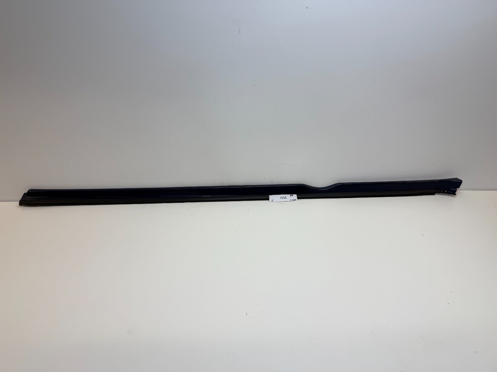 12-20 Tesla Model S Right Pasenger Rocker Panel Scuff Plate Molding 1012217-00-G