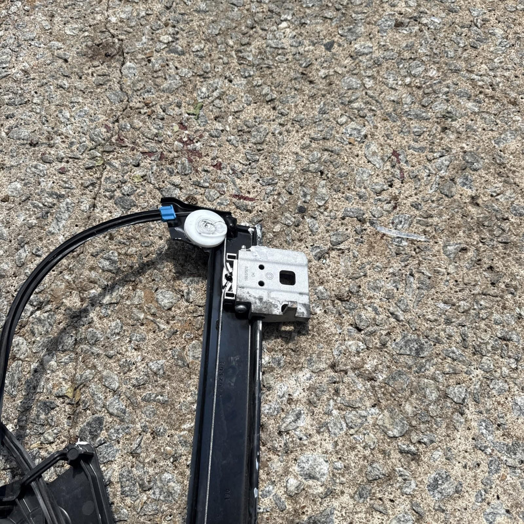 ♦️17-23 TESLA MODEL 3 FRONT LEFT DOOR WINDOW REGULATOR W/ MOTOR OEM 1096620-20-J