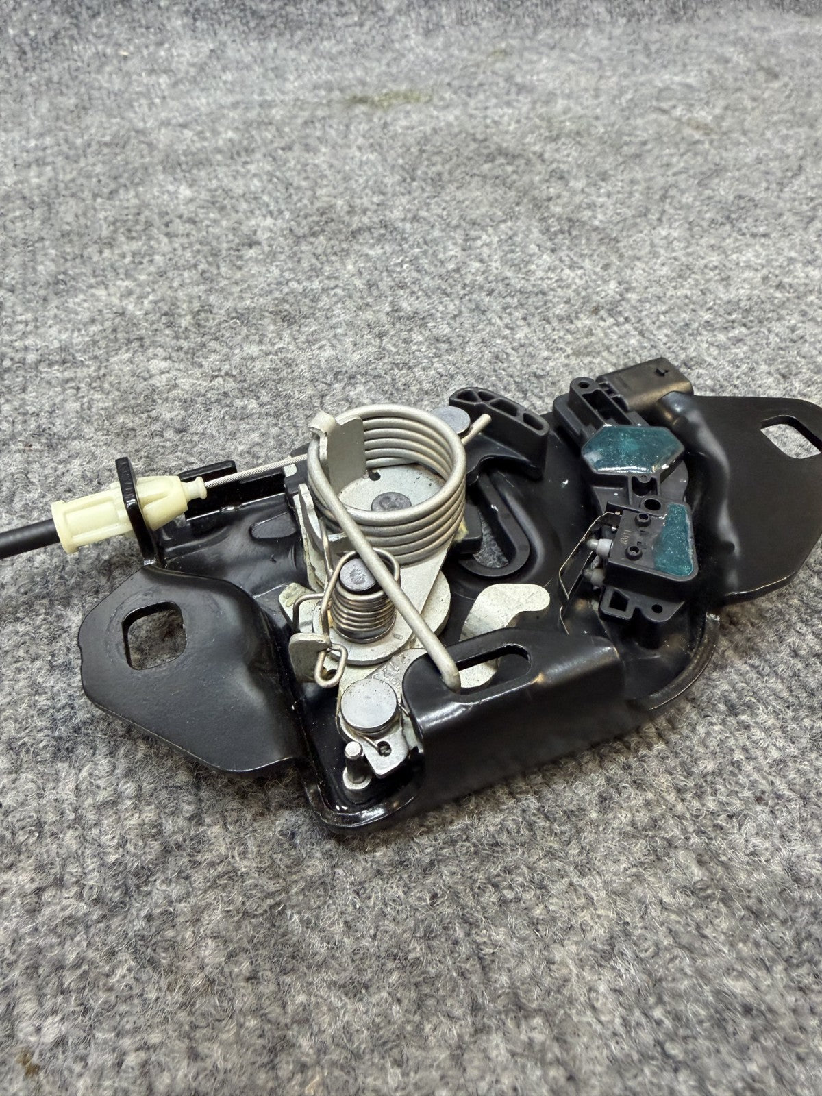 2020-2024 TESLA MODEL Y HOOD LOCK LATCH ACTUATOR W/ RELEASE CABLE OEM,187328400B