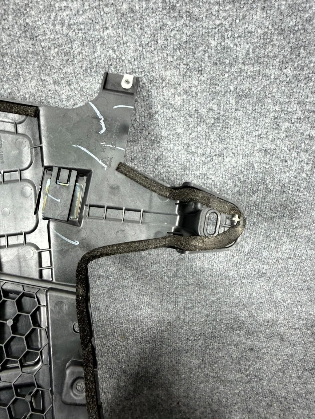 16-20 Tesla Model X Rear Right Lower C-Pillar Mount Bracket OEM, 1080702-00-C