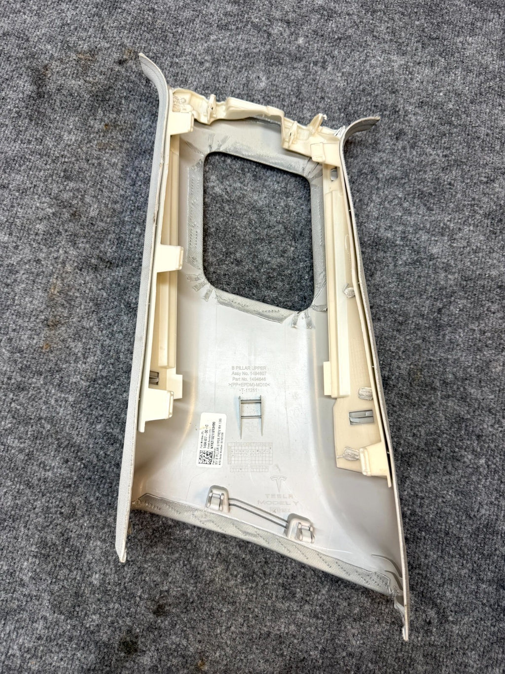 2020 - 2024 TESLA MODEL Y RIGHT SIDE B PILLAR UPPER TRIM COVER OEM, 1494607-00-C