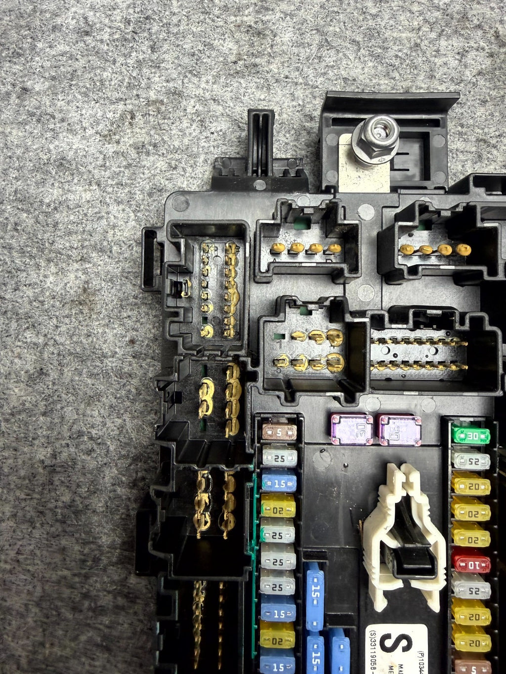 ♦️12-20 TESLA MODEL S RIGHT UNDER HOOD FUSE BOX RELAY JUNCTION OEM, 1034409-00-A